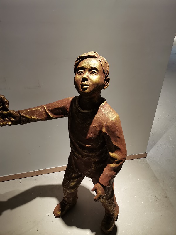 煙臺崆峒島社區(qū)展覽館玻璃鋼雕塑人物系列